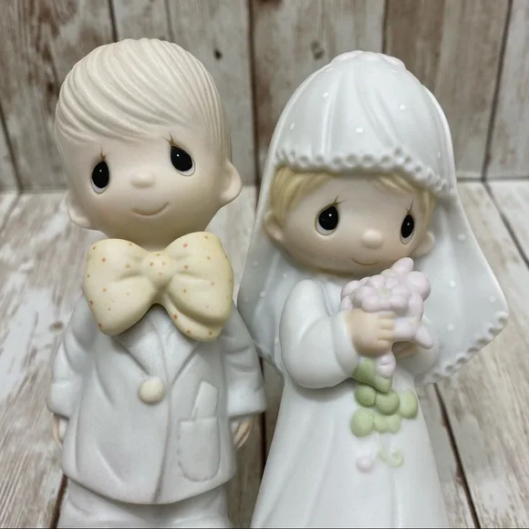 1979 Adorable Precious Moments Bride and Groom Figurine - Picture 1 of 9